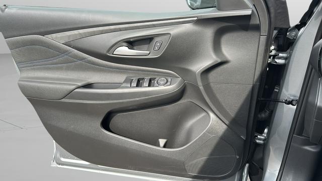 2026 Buick NV Sport Touring FWD