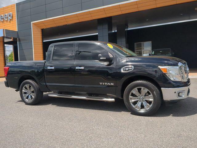 2017 Nissan TITAN SV