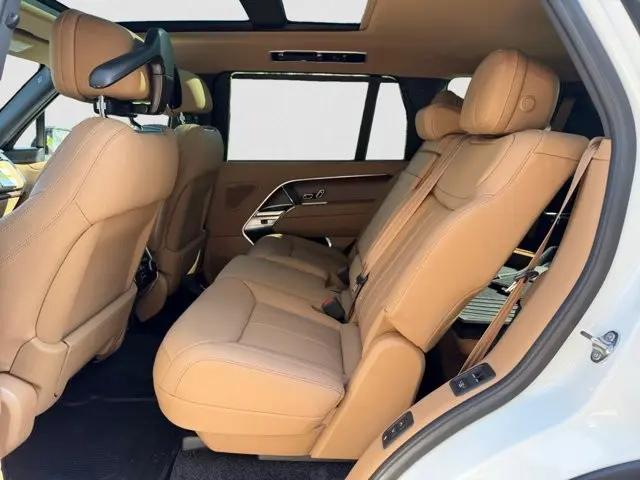 2026 Land Rover Range Rover P530 SE 7 Seat