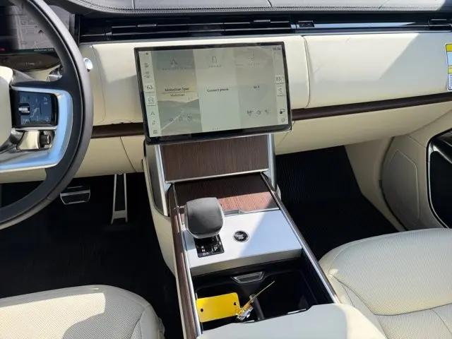 2026 Land Rover Range Rover P530 SE 7 Seat