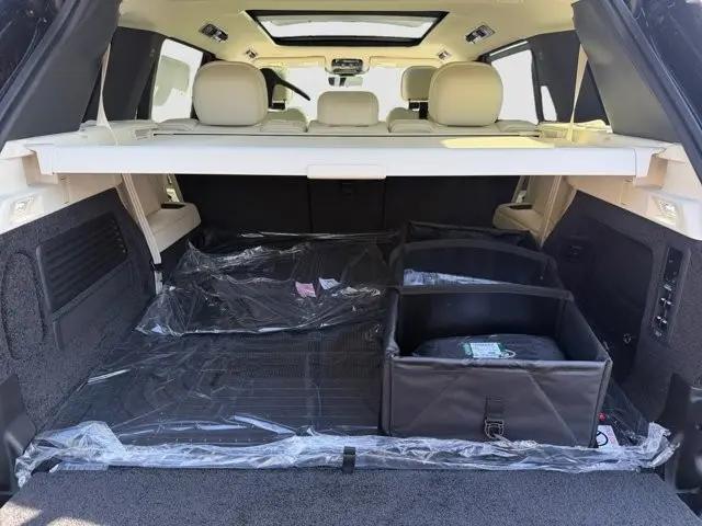 2026 Land Rover Range Rover P530 SE 7 Seat