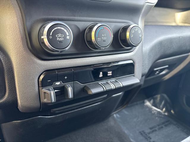 2019 Ram 1500 Big Horn/Lone Star Crew Cab 4x4 5'7" Box