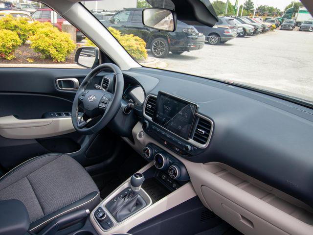 2026 Hyundai Venue SEL w/Two-Tone Roof
