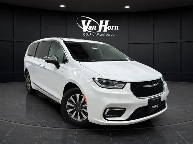 2023 Chrysler Pacifica Hybrid Limited for sale in Manitowoc, WI