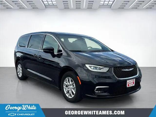 2025 Chrysler Pacifica Select for sale in Ames, IA
