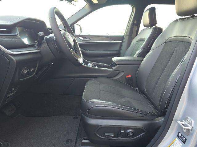 2026 Jeep Grand Cherokee L Altitude 4x4