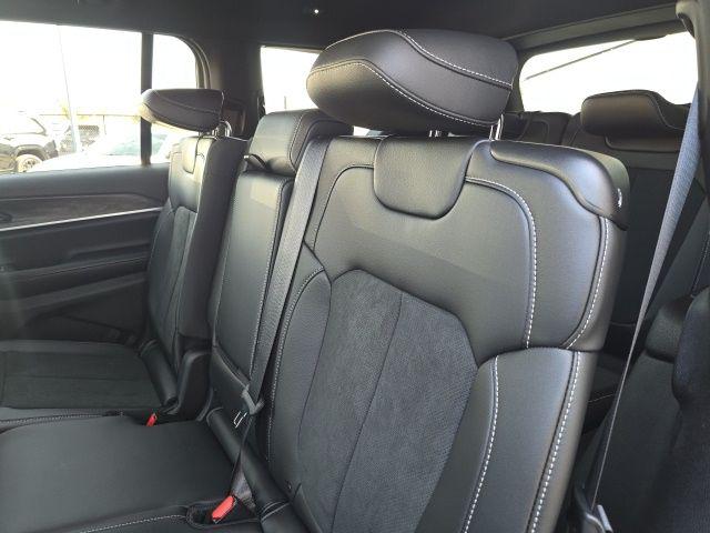 2026 Jeep Grand Cherokee L Altitude 4x4