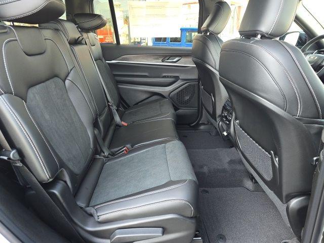 2026 Jeep Grand Cherokee L Altitude 4x4