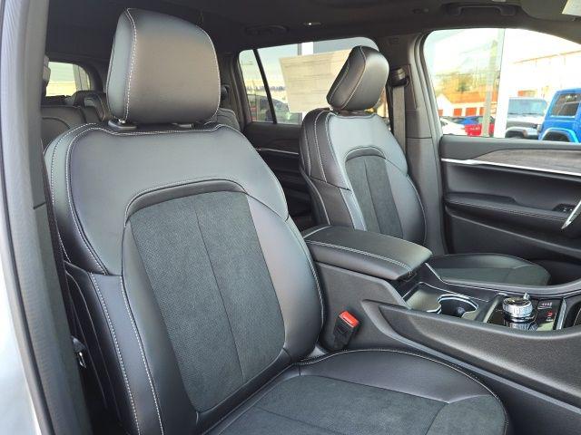 2026 Jeep Grand Cherokee L Altitude 4x4