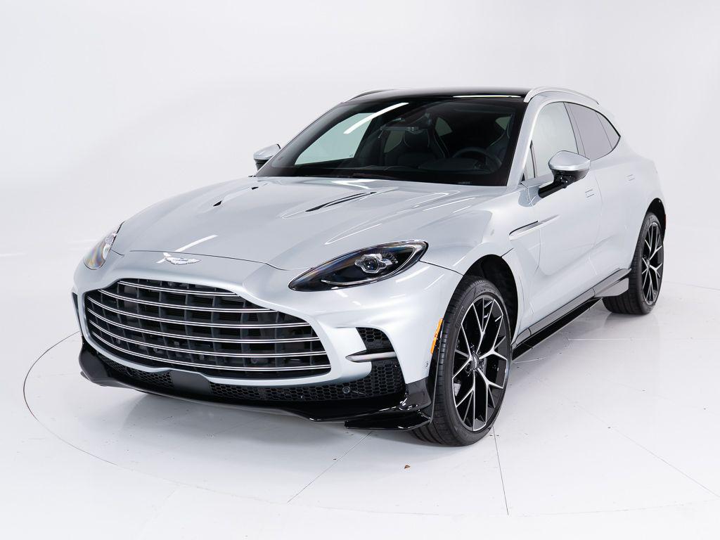 2026 Aston Martin DBX 4.0 V8 707 AWD's photo