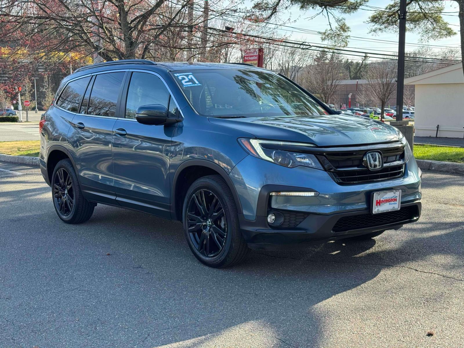 Black (Obsidian Blue Pearl) 2021 Honda Pilot SE AWD SUV / Crossover All-Wheel Drive Automatic
