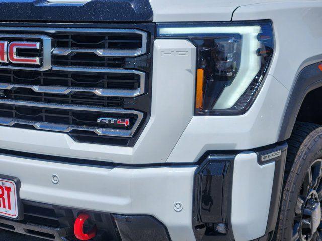 2025 GMC Sierra 2500HD 4WD Crew Cab Standard Bed AT4
