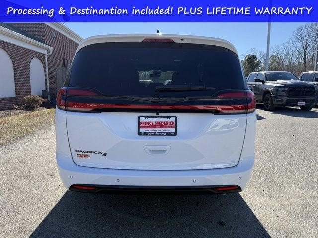 2026 Chrysler Pacifica Select