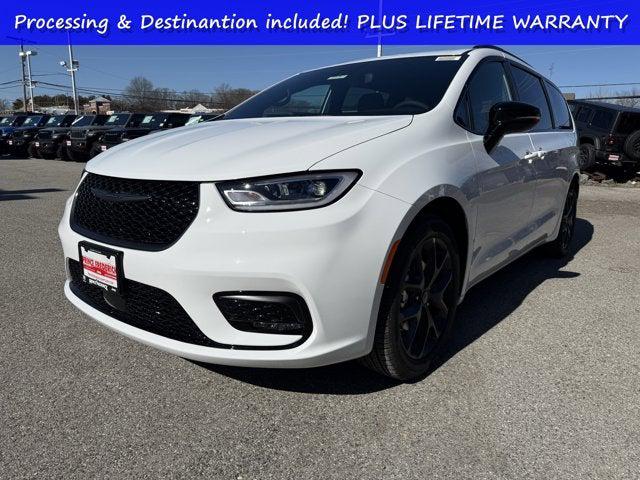 2026 Chrysler Pacifica Select