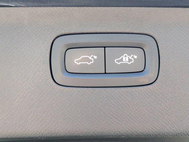 2022 Volvo XC90 T6 Inscription 7 Passenger