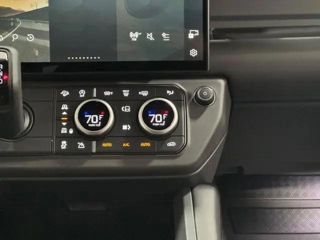 2026 Land Rover Defender P400 X-Dynamic SE