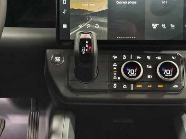 2026 Land Rover Defender P400 X-Dynamic SE