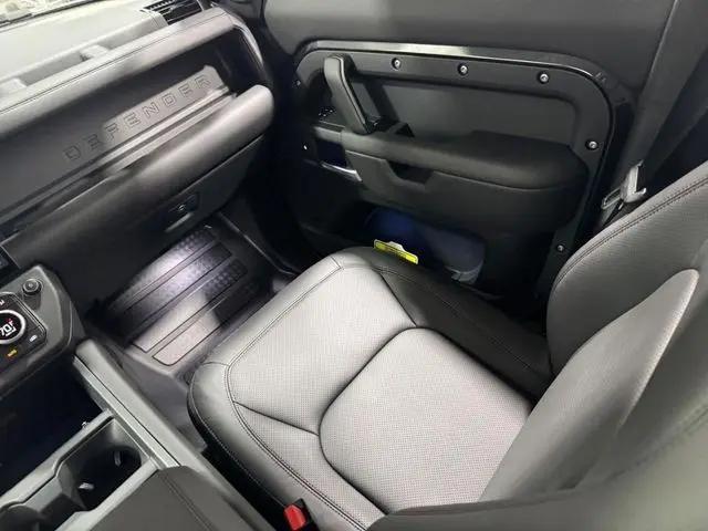 2026 Land Rover Defender P400 X-Dynamic SE