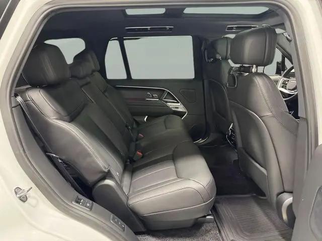 2026 Land Rover Range Rover P400 SE 7 Seat