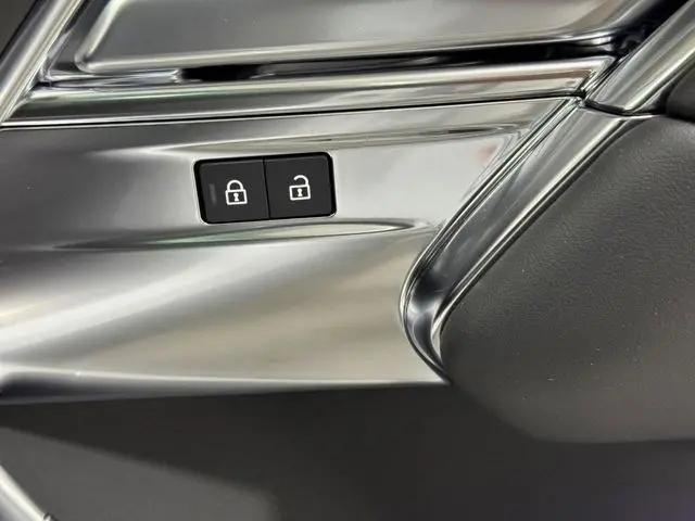 2026 Land Rover Range Rover P400 SE 7 Seat