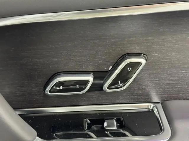 2026 Land Rover Range Rover P400 SE 7 Seat