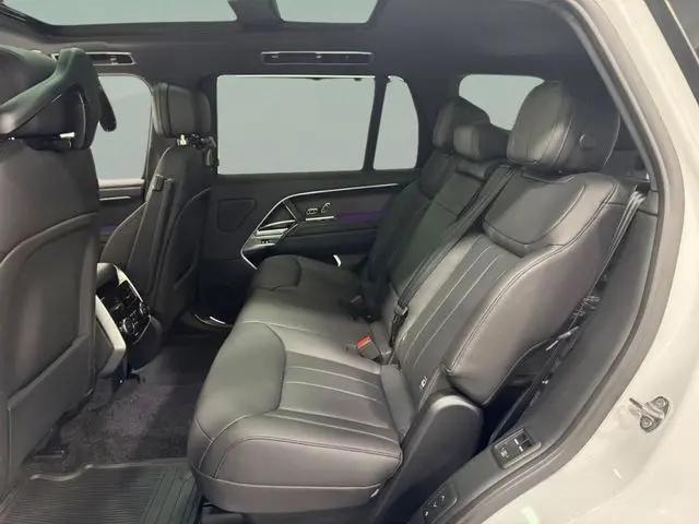 2026 Land Rover Range Rover P400 SE 7 Seat