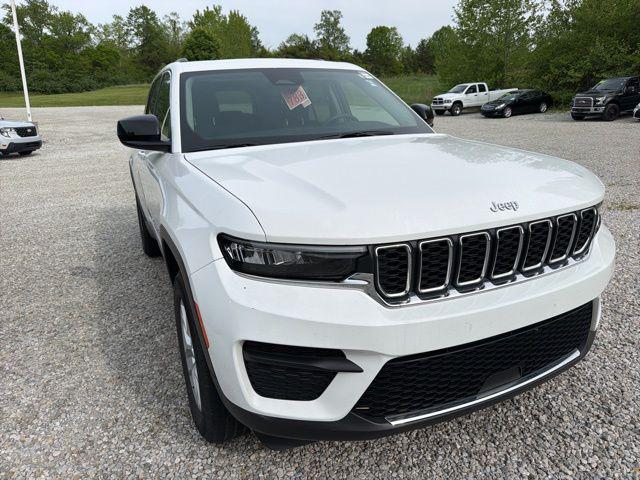 2023 Jeep Grand Cherokee Laredo 4x4 for sale in Bedford, IN