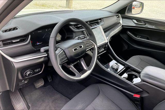 2023 Jeep Grand Cherokee Laredo 4x4