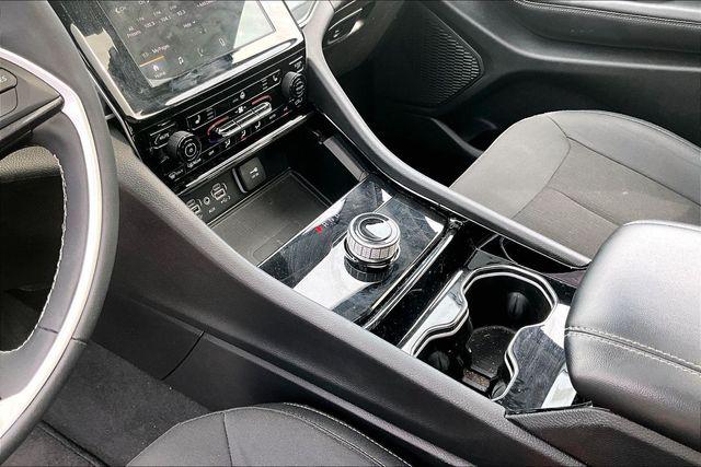 2023 Jeep Grand Cherokee Laredo 4x4