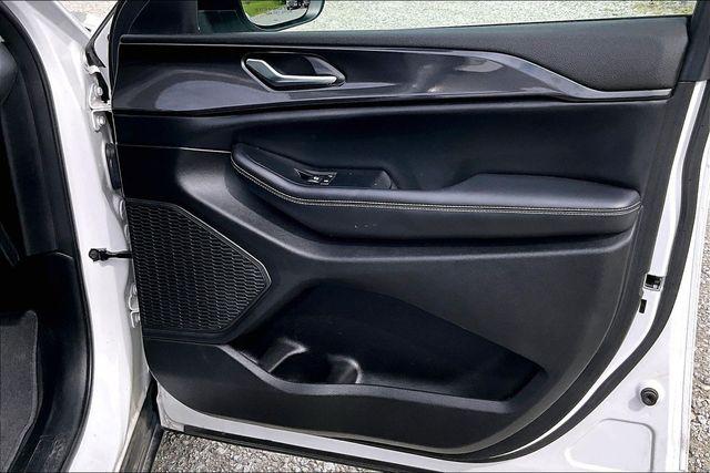 2023 Jeep Grand Cherokee Laredo 4x4