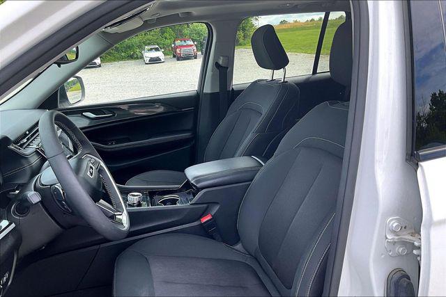 2023 Jeep Grand Cherokee Laredo 4x4