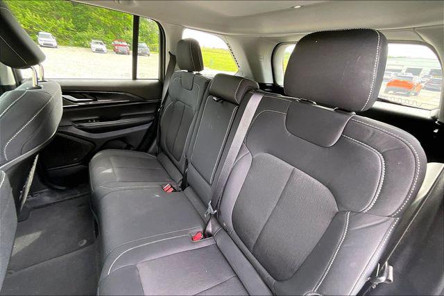 2023 Jeep Grand Cherokee Laredo 4x4