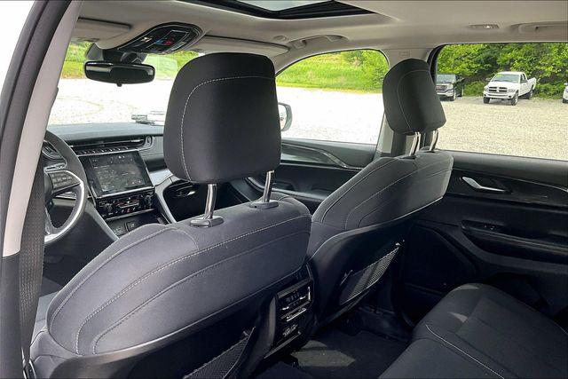 2023 Jeep Grand Cherokee Laredo 4x4