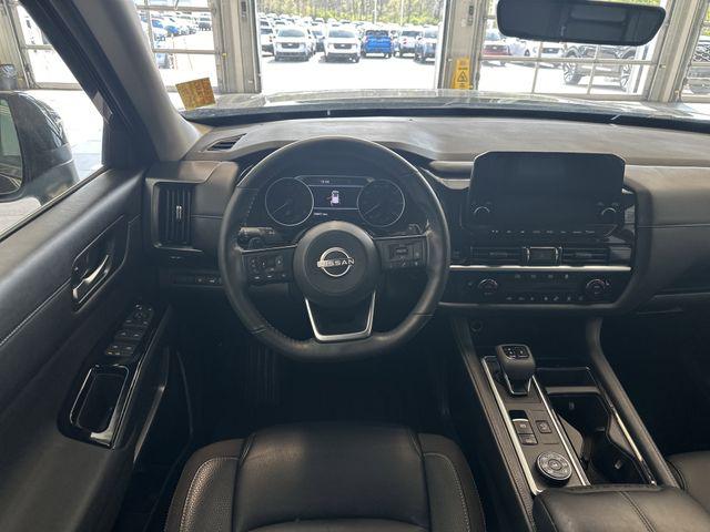 2025 Nissan Pathfinder SL 4WD