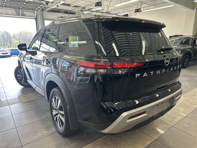 2025 Nissan Pathfinder SL 4WD