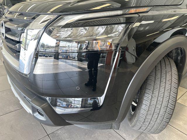 2025 Nissan Pathfinder SL 4WD