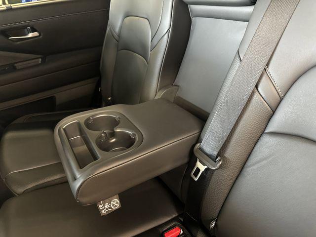2025 Nissan Pathfinder SL 4WD