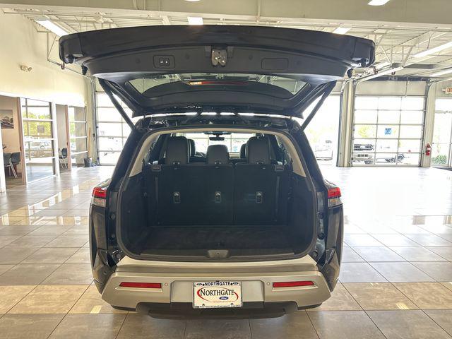 2025 Nissan Pathfinder SL 4WD