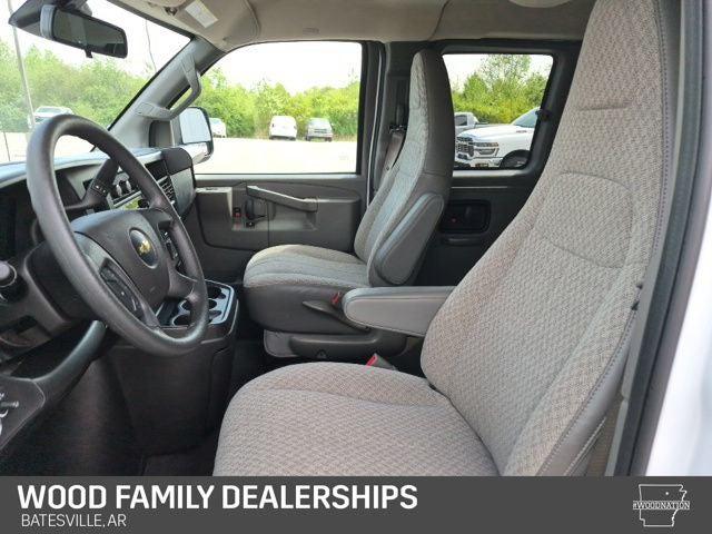 2025 Chevrolet Express Passenger RWD 3500 Extended Wheelbase LT