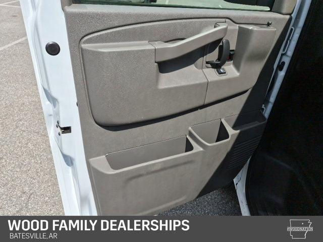 2025 Chevrolet Express Passenger RWD 3500 Extended Wheelbase LT