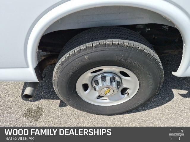 2025 Chevrolet Express Passenger RWD 3500 Extended Wheelbase LT