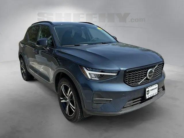 2026 Volvo XC40 Core, B5 AWD Gas (mild hybrid), Dark