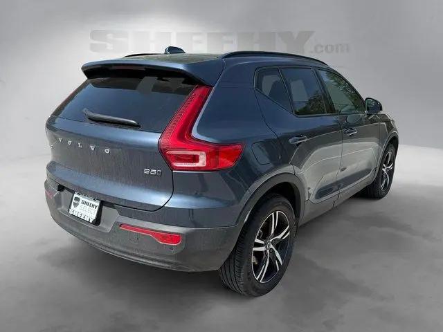 2026 Volvo XC40 Core, B5 AWD Gas (mild hybrid), Dark