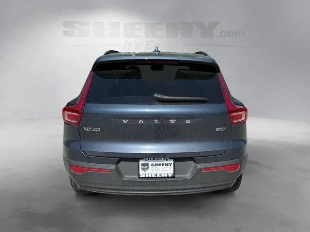 2026 Volvo XC40 Core, B5 AWD Gas (mild hybrid), Dark
