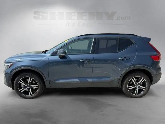 2026 Volvo XC40 Core, B5 AWD Gas (mild hybrid), Dark