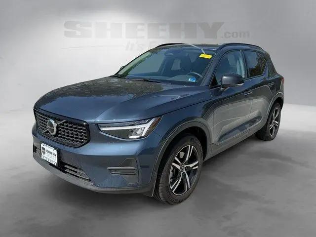 2026 Volvo XC40 Core, B5 AWD Gas (mild hybrid), Dark