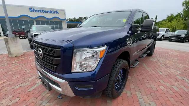 2022 Nissan Titan XD Crew Cab SV 4x4