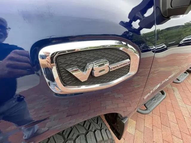 2022 Nissan Titan XD Crew Cab SV 4x4