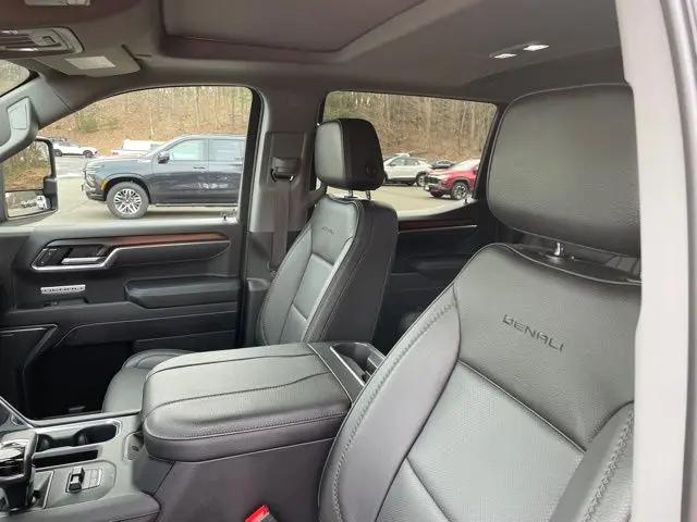 2025 GMC Sierra 1500 4WD Crew Cab Short Box Denali