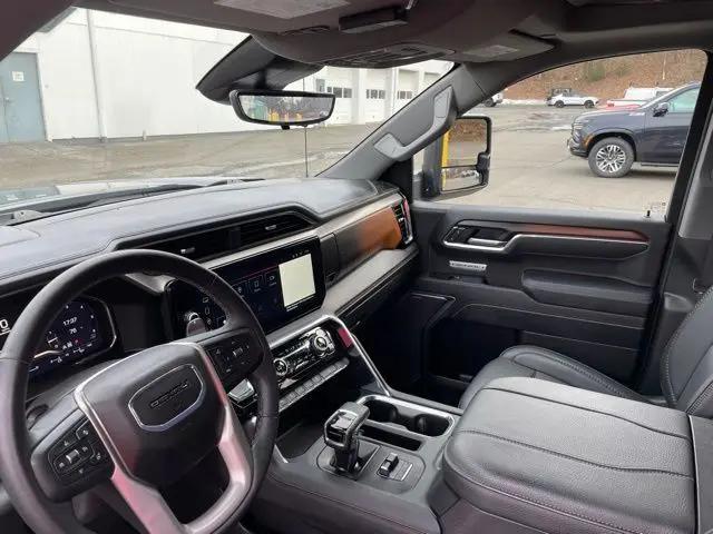 2025 GMC Sierra 1500 4WD Crew Cab Short Box Denali